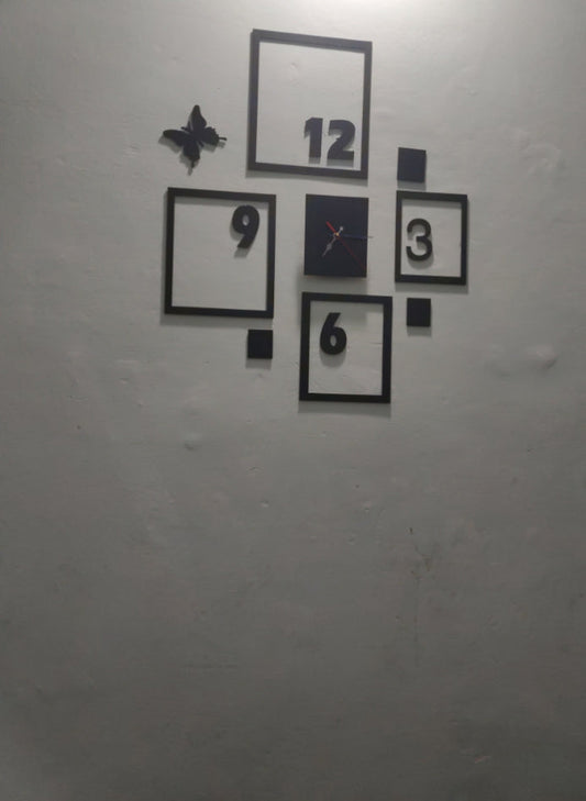 4 frames wall clock